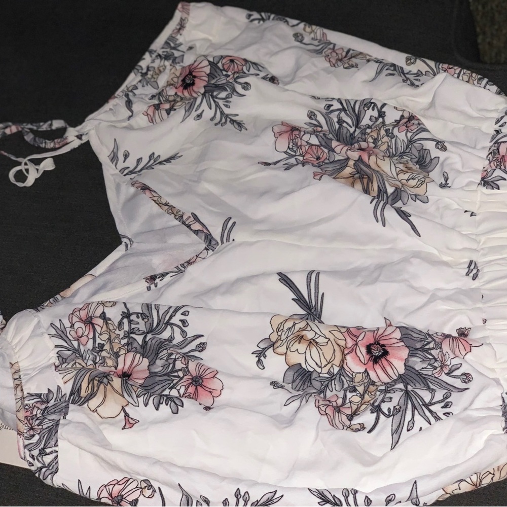 Bishop & young white cropped summer of love tank size medium